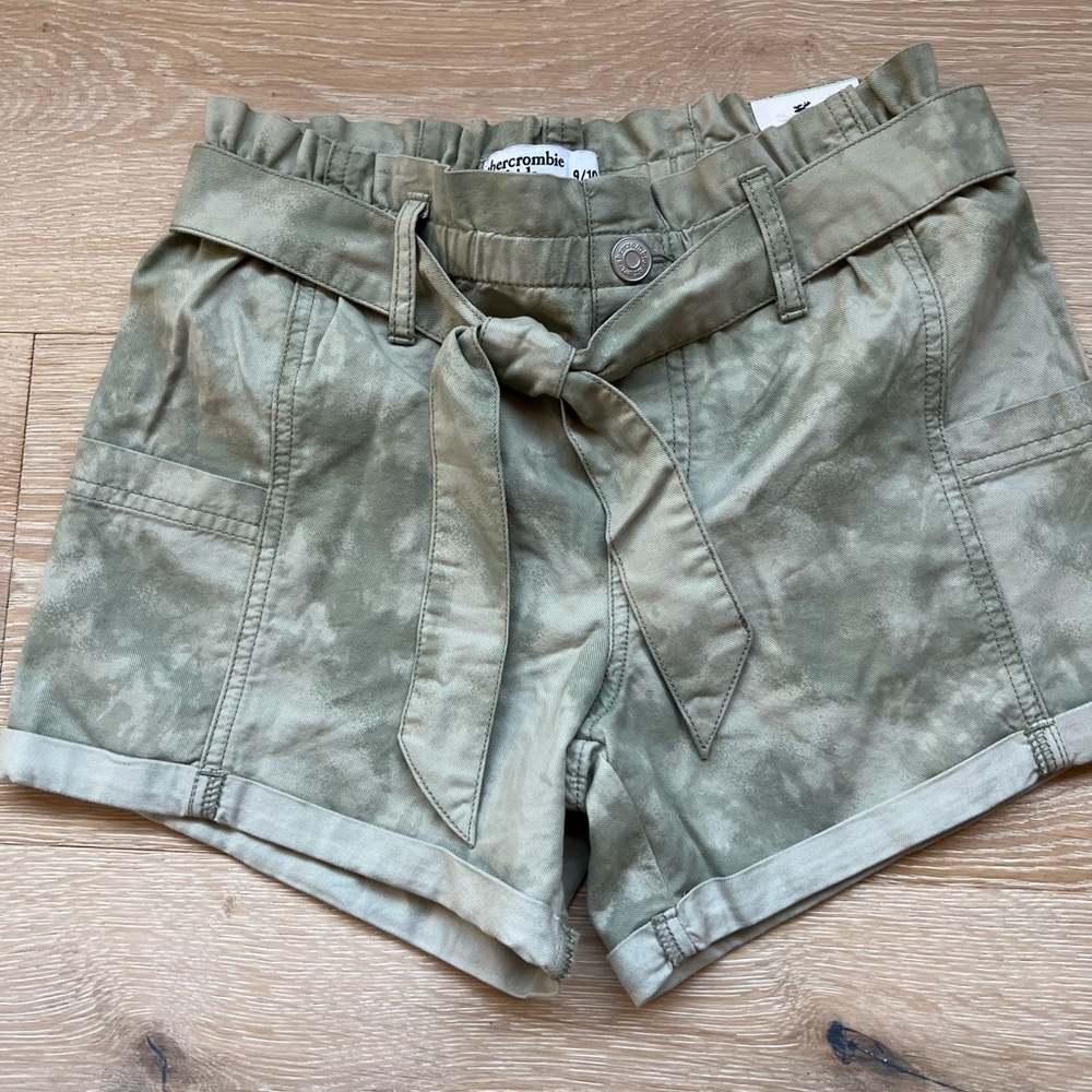 Abercrombie kids girls paperbag waist shorts, size 9/10